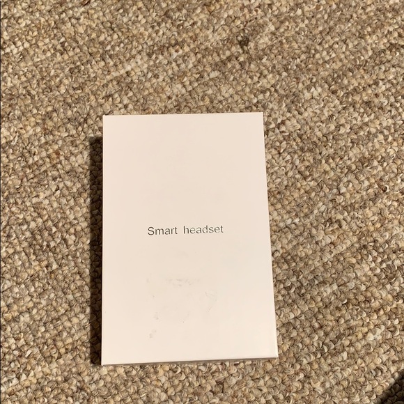 Wireless earphones - Picture 1 of 5